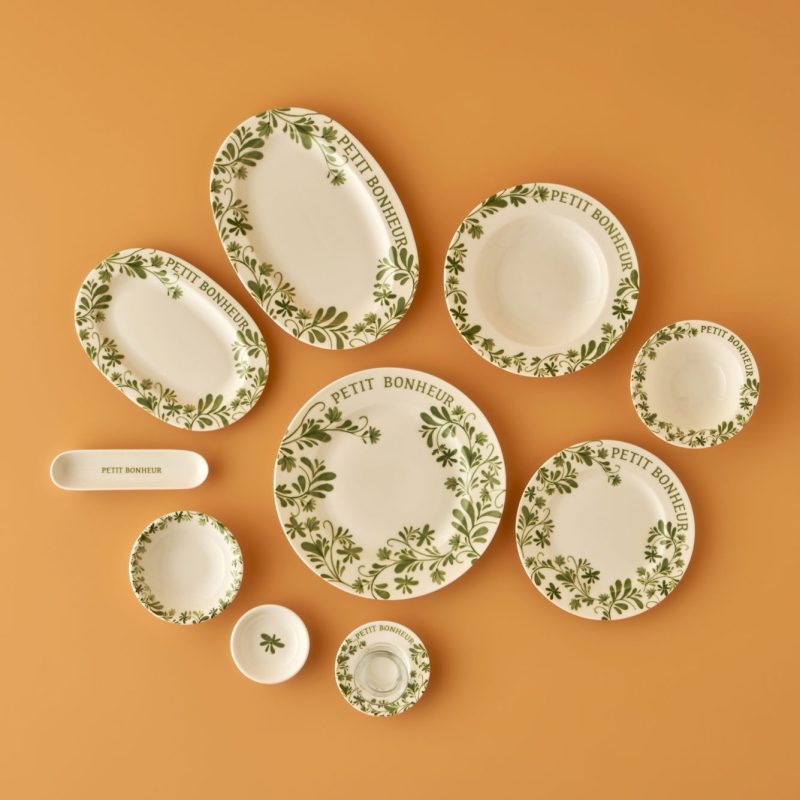 Petit Bonheur 44 Piece Table Set - Image 7