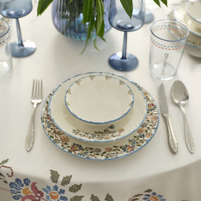 Vintage 50 Piece Table Set - Image 3
