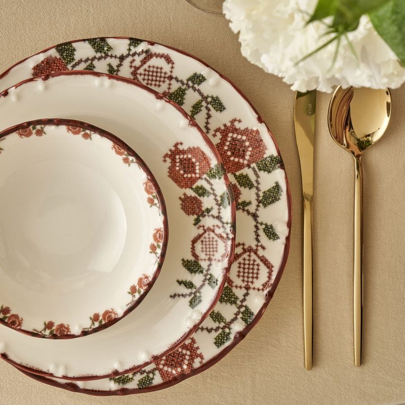 Jolly 30 Piece Table Set - Image 5