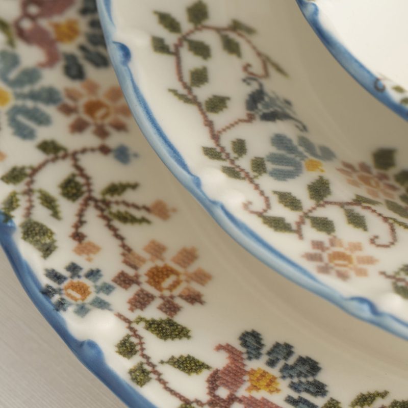 Vintage 50 Piece Table Set - Image 4