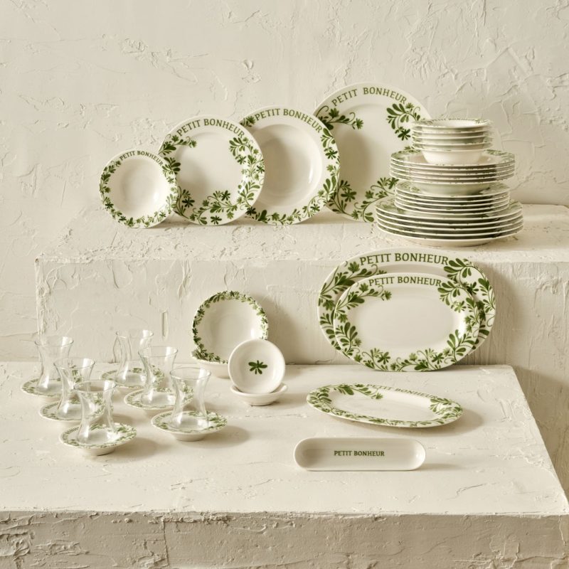 Petit Bonheur 44 Piece Table Set - Image 8