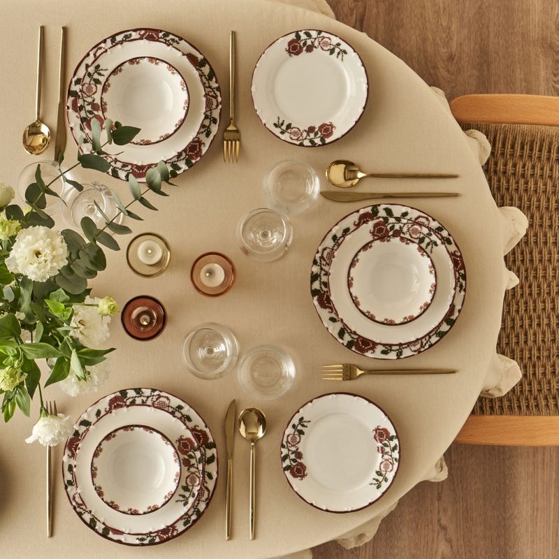 Jolly 30 Piece Table Set - Image 4