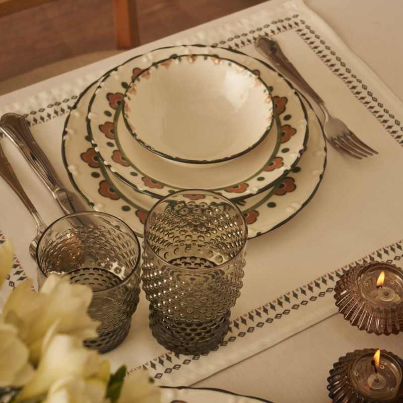 Tulip 50 Piece Table Set - Image 4