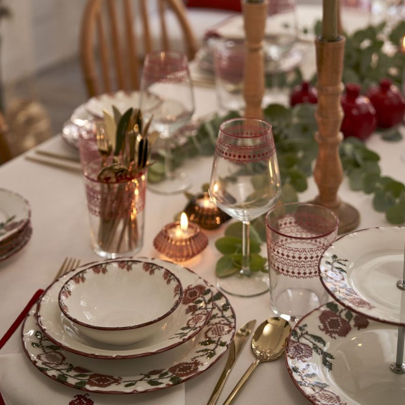 Jolly 30 Piece Table Set - Image 6