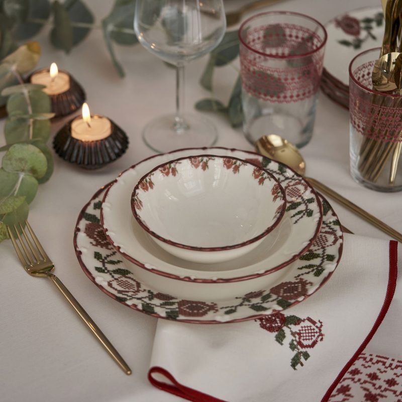 Jolly 30 Piece Table Set - Image 7