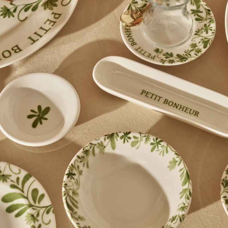 Petit Bonheur 44 Piece Table Set - Image 5