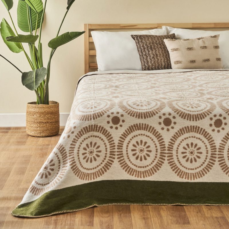 Oriane Double Blanket - Image 2