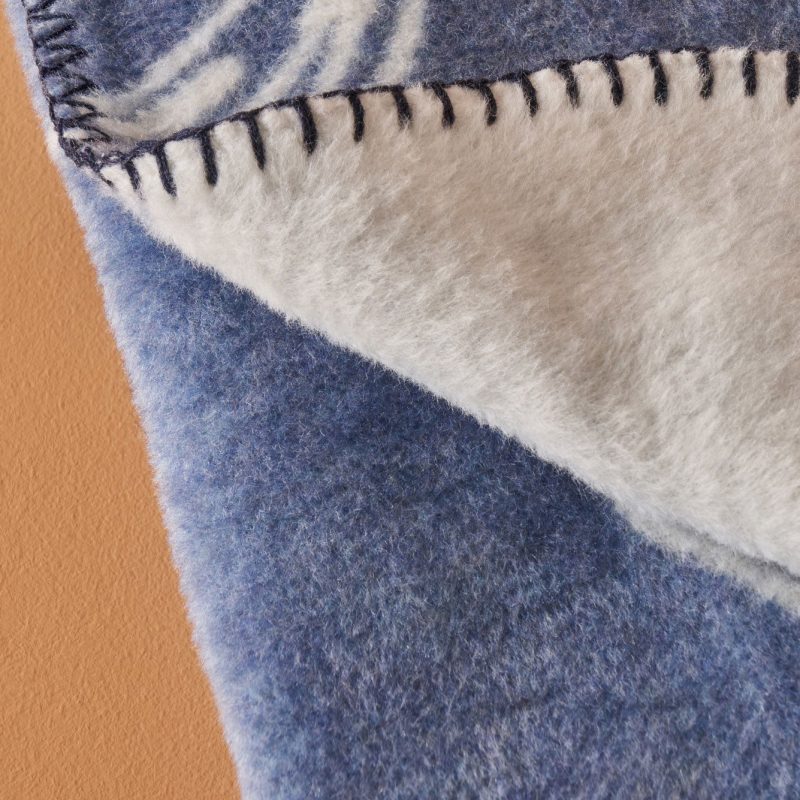 Bleu Blanc Cotton TV Blanket 130x170 cm - Image 4