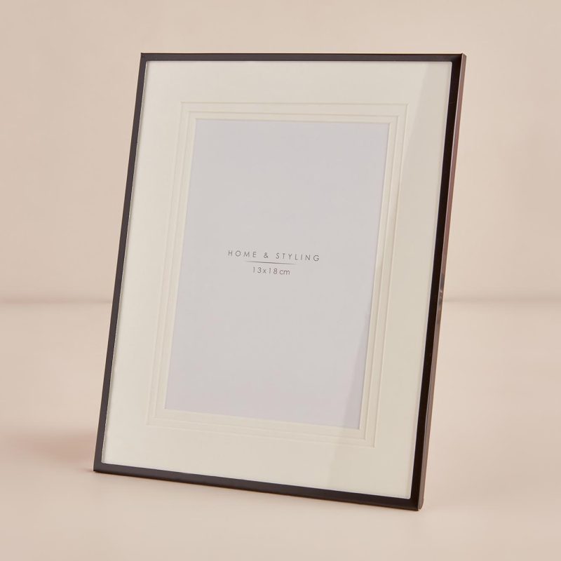 Blonia Black Frame