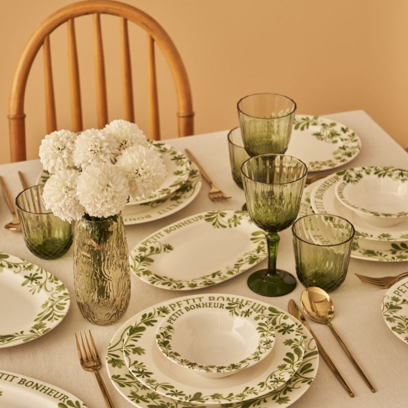 Petit Bonheur 44 Piece Table Set - Image 3