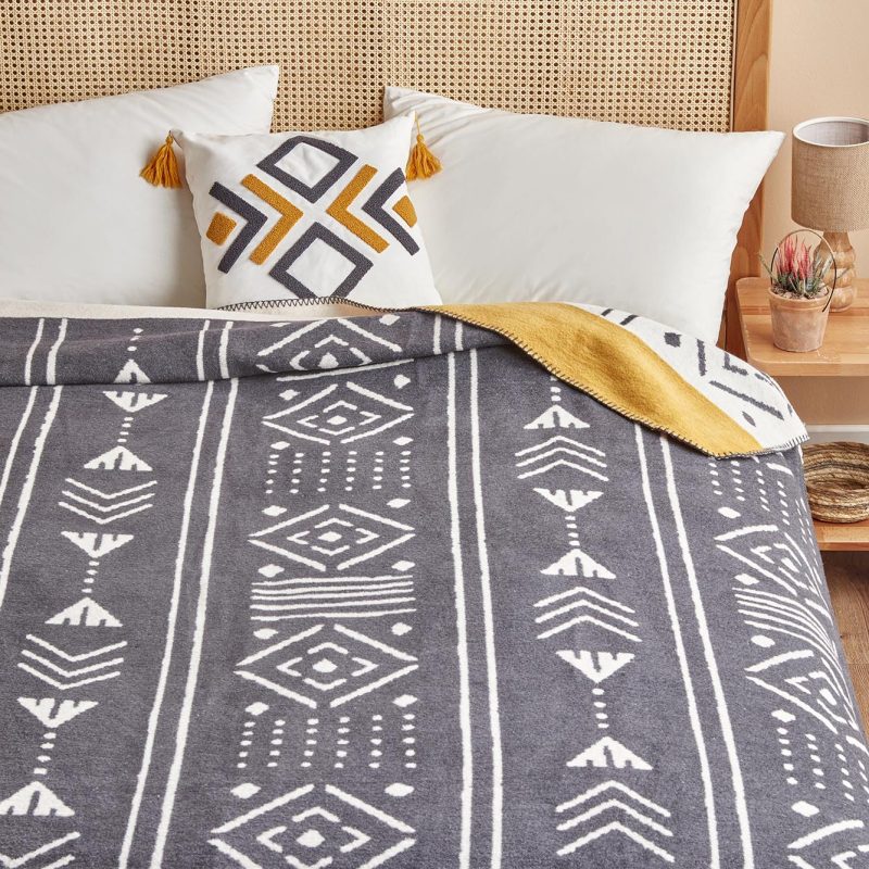 Anchal Blanket - Image 7