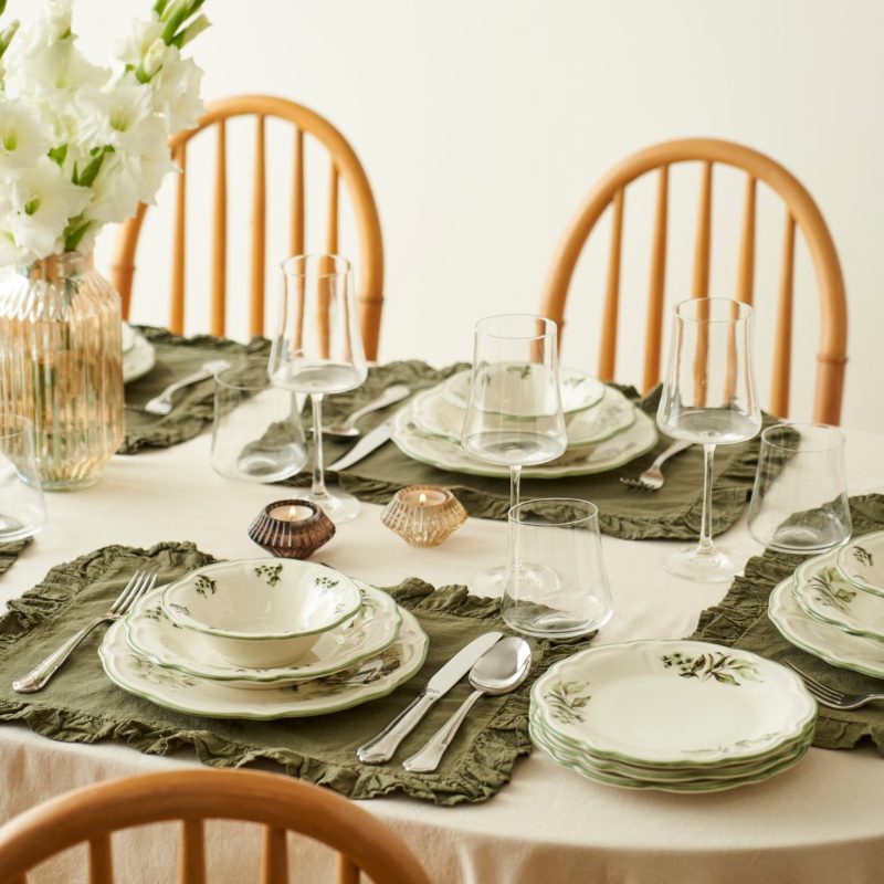 Julia 24-piece Dinnerware Set - Image 2