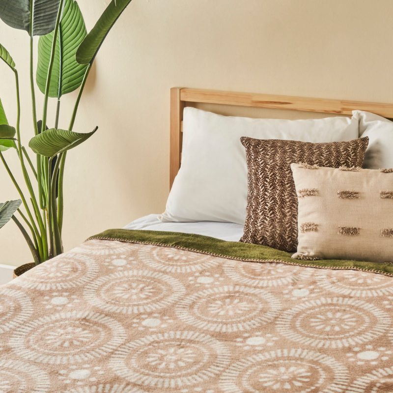 Oriane Double Blanket - Image 3