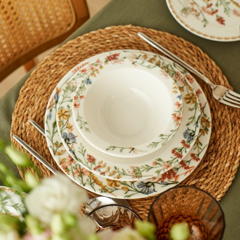 Flores Porcelain 24 Piece Dinner Set - Image 3
