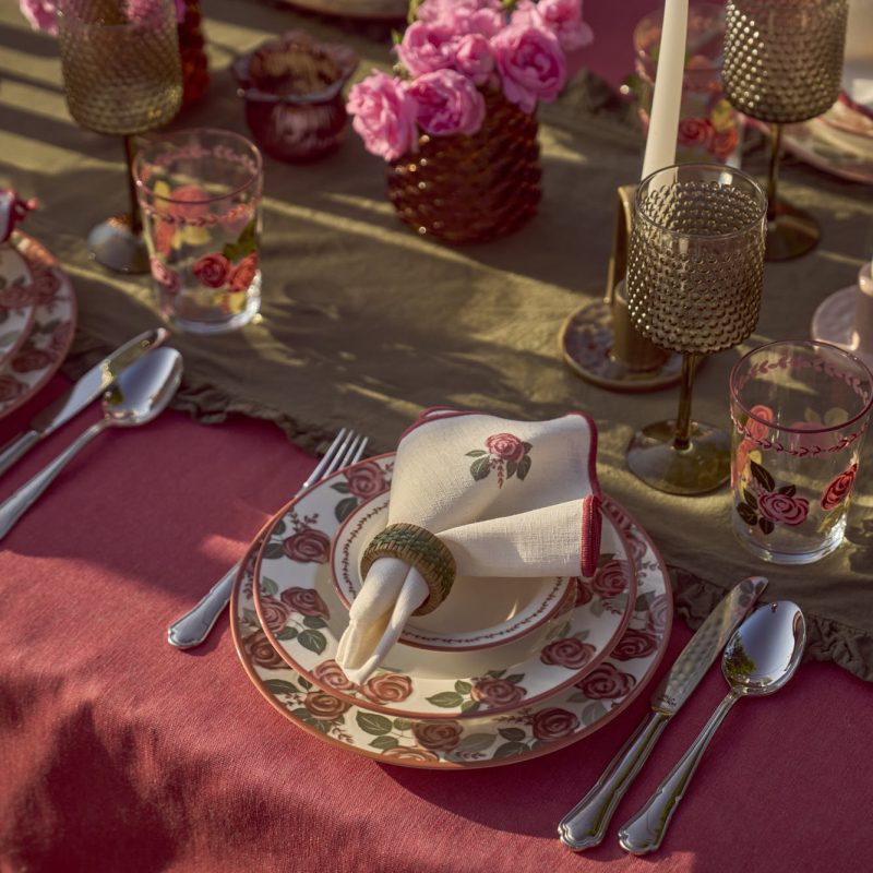 Rose Porcelain 24 Piece Dinner Set